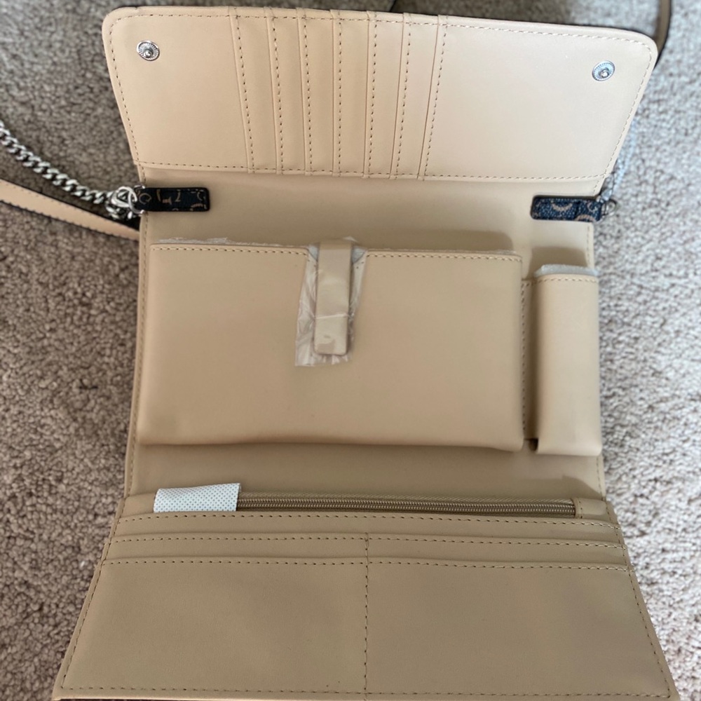 Guess crossbody purse